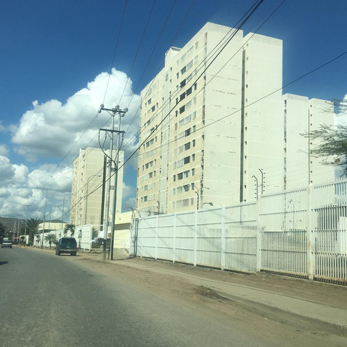 Maribel Morillo & Naudy Escalona/ Cómodo Apartamento En Zona Oeste En Venta En Urb. Alta Vista Barquisimeto Lara, Venezuela/ 2 Dormitorios 2 Baños 72 M²