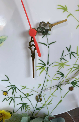 Imagem 6 de 6 de Relógio Porcelana Bodas De Esmeralda 40 Anos 28cm