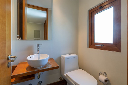 Casa En Arriendo De 5 Dorm. En Las Condes