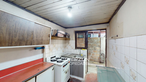 Casa En Venta De 6 Dormitorios 2 Baños 1 Estacionamiento