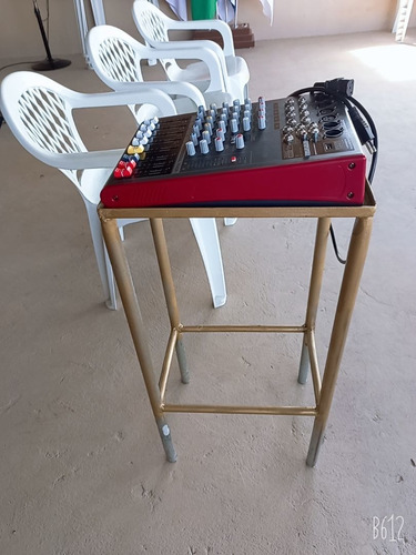 Imagem 4 de 5 de Mesa De Som 6 Entrada Cânon