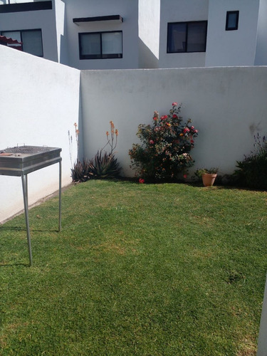 En Venta Casa En Santa Fe Juriquilla, Roof Garden, 4ta Recamara U Oficina..
