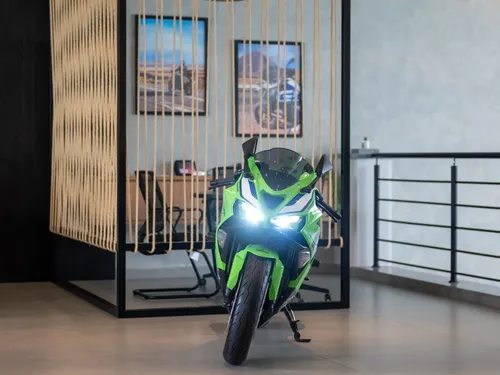 Kawasaki Ninja Zx-6r Ninja 636 2025 | 2.299 Km | Único Dono