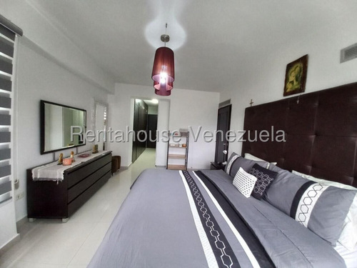 Maria E. Rentahouse Vende Lujoso Y Confortable Apartamento De 195m2 Con Bellas Areas Comunes Bien Reservadas Con Piscina, Caney Y Cancha Deportiva, En Colinas Del Turbio, Lara#25-23505*