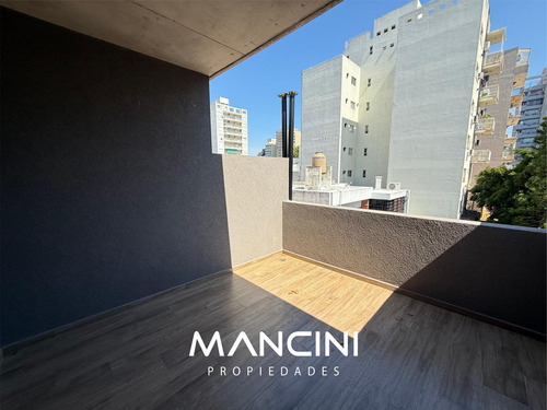 Triplex En Venta De 4 Ambientes - Villa Ballester Centro