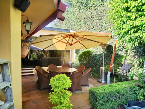 Venta Excelente Casa Con Jardín, Barrio De San Francisco
