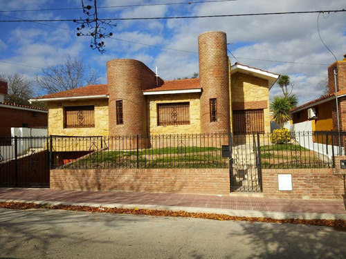 Imagen 1 de 22 de Casa Cuatro Dormitorios - En Venta - Villa Carlos Paz
