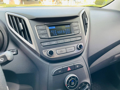 Imagem 13 de 15 de Hyundai Hb20s 1.6 Comfort Plus 16v Flex 4p Automático