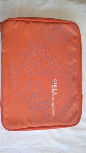 Estuche Bolso Porta Lapto Color Naranja  Mide 25 X 24 Cm. 