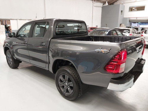 Toyota Hilux 2.8 Cd Sr 177cv 4x4 0 Km My21
