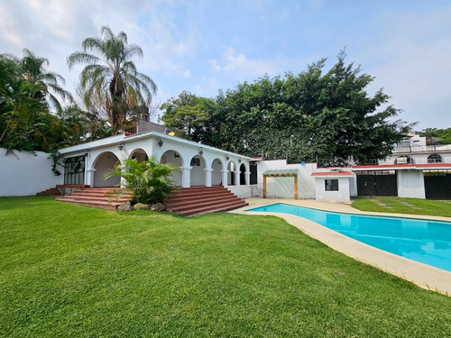 Casa Sola En Venta En Un Solo Nivel En Jardines De Cuernavaca.