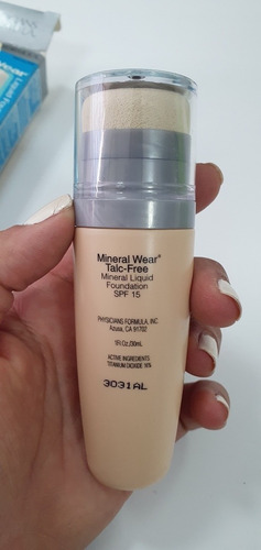Mineral Wear Talc Free Liquid Foundation Physicia Formula