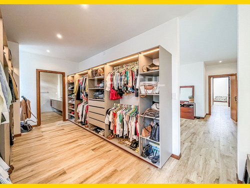 Hermosa Casa En Venta En Condominio Urubo Green