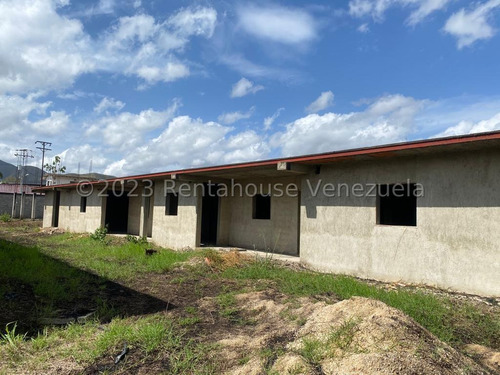 Amplio Terreno 6.478.24 M2 Con Bienhechurias Destinada A Hotel/parador Turistico En Un 60% Ubicado En La Carretera Panamericana Bejuma Valles Altos De Carabobo. Lugar De Interes Turistico