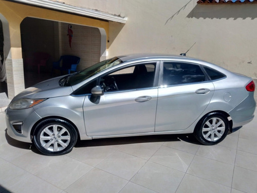 Imagem 3 de 12 de New Fiesta Sedan 2011 1.6 16v Se Flex