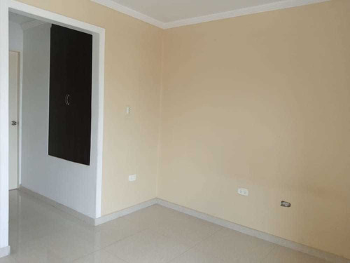 Imagen 3 de 7 de Town House En Venta - Conj Resd Ciudad Real - Barcelona
