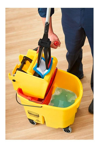 Escurridor De Trapeador Plano Adaptable Rubbermaid Color Negro