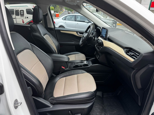 Ford Escape 2.5 titanium hev