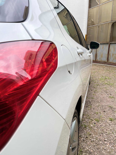 Imagen 10 de 19 de Peugeot 308 2012 2.0 Feline 143cv Tiptronic