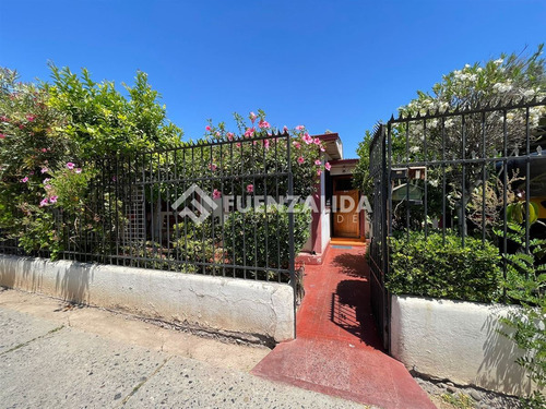 Casa En Venta De 4 Dorm. En Maipú