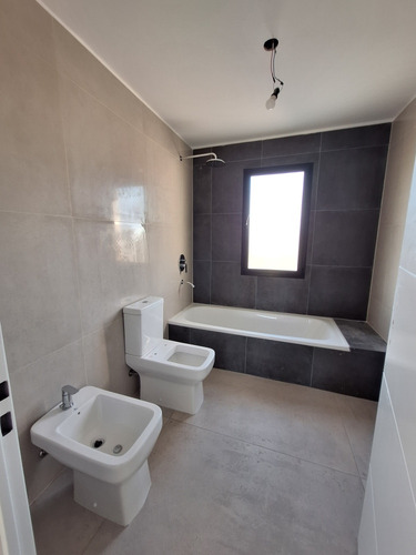 Casa En Venta Con Pileta Santa Elena