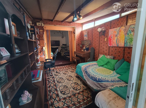 Casa En Venta De 4 Dorm. En La Cisterna