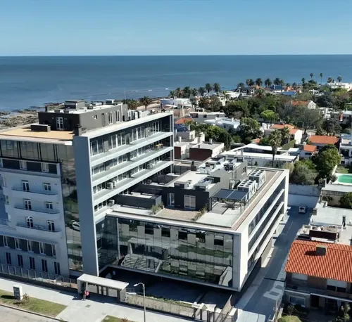Venta De Oficina Sobre Rambla De Carrasco