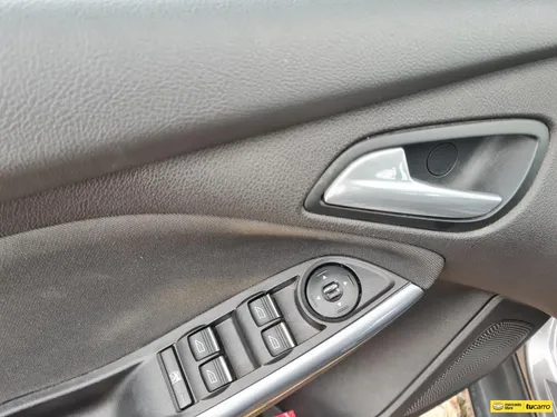 Ford Focus Titanium 2.0cc AT AA 4X2