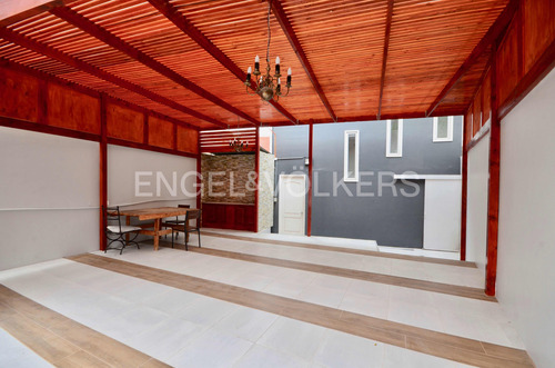 Hostal En Avenida Central Para 16 Personas