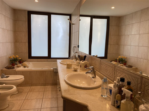 Casa En Venta De 8 Dorm. En Zapallar Primera Linea