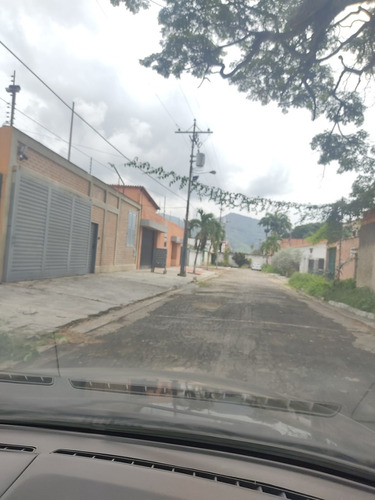 Terreno En Naguanagua Calle Privada. Vende Lino Juvinao 