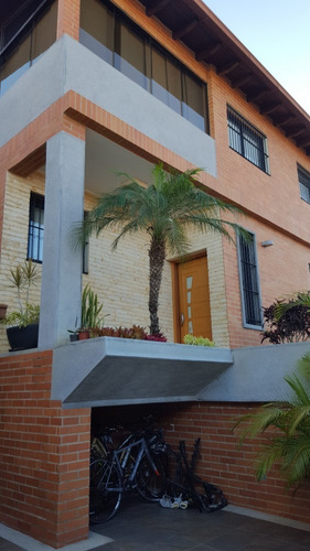 Imagen 2 de 30 de Los Naranjos Espectacular Calle Privada. Vigilancia. 350mts 6h6b4p Instagram:@inmuebleslosnaranjos 04143057302 04142695974