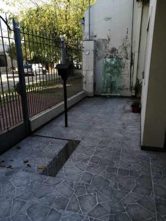 Ph T/ Casa 3 Ambientes Amplio Con Terreno Libre, Ubicado En Cabrera 756, Banfield