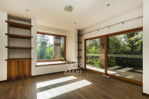 Casa En Venta De 4 Dorm. En Lo Barnechea