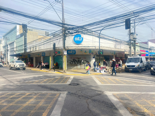 En Arriendo Local Comercial, Calle Prat Esquina Peña, Curicó