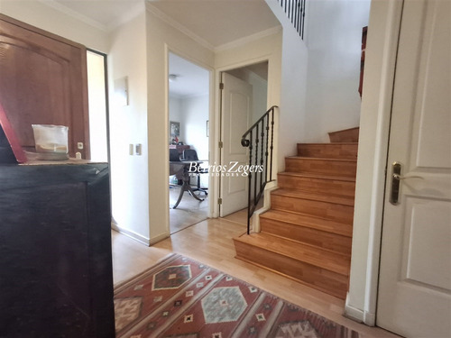 Casa En Venta De 4 Dorm. En Lo Barnechea Jumbo Pie Andino