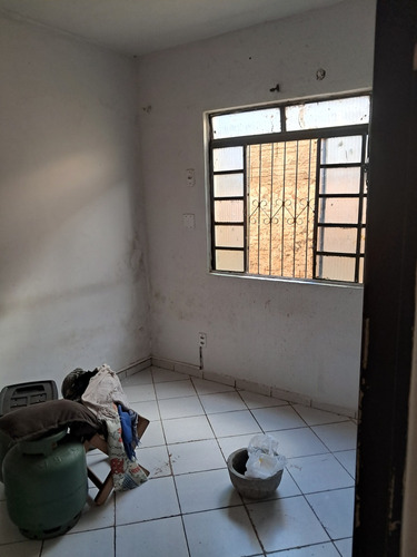 Apt 2 Quartos. Terreo. Prédio Seguro. Pronto Pra Financiar