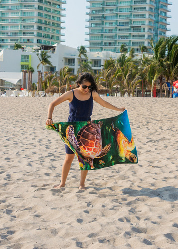 Toalla De Playa Estampada Tortugas, 100% De Algodón, Hilasal Color Verde Turtles Blue Sea