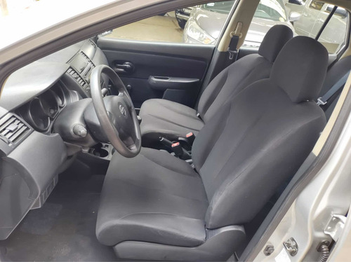 Imagen 10 de 15 de Nissan Tiida 1.8 Sense Sedan Std 6 Vel Ac 2011