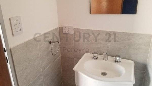 Imagen 6 de 18 de 133 Entre 70 Y 71 . Duplex En Venta, Los Hornos.-
