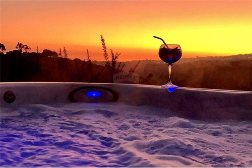 Imagen 5 de 27 de Espectacular! Moderna , Piscina, Jacuzzi Y Quincho