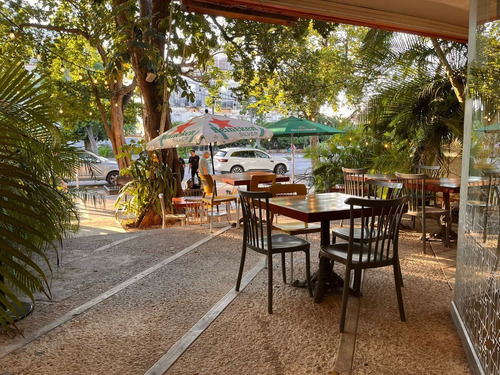 Restaurante En Traspaso Con Ubicacion Privilegiada En Merida Centro (avl-1045)