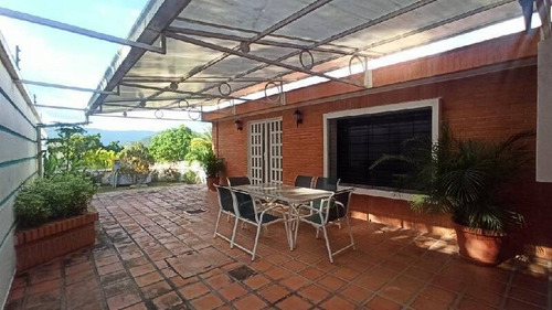 Josefina Toledo: Casa En Venta En Altos De Guataparo, 792m², Bellas Y Amplias Áreas Verdes, Planta 100% , Alta Seguridad, 269250