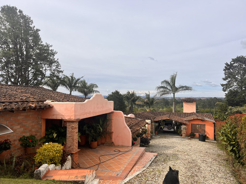 Espectacular Finca En Venta Con Vista Sector Cabeceras Llanogrande 