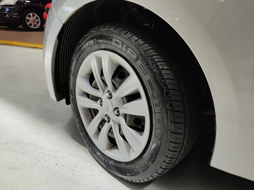 Imagem 8 de 9 de Hyundai Hb20s 1.0 Comfort Plus 2018