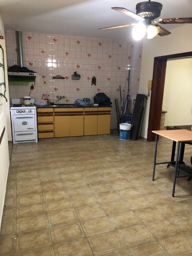 Hermosa Casa 3 Ambientes Con Cochera En Temperley Este