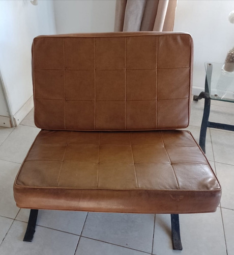 2 Sillones En Hierro, Almohadones En Cuero Y Tiras En Suela