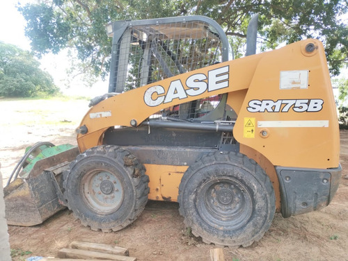 Minicargadora Case Sr175
