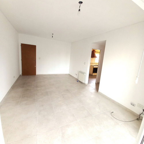 Departamento En Semi Piso 3 Ambientes, Calefacción Y Aa