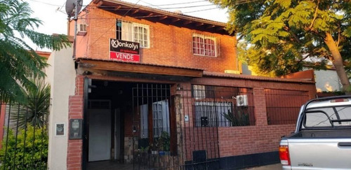 Casa 5 Ambientes Con Patio Y Cocheras